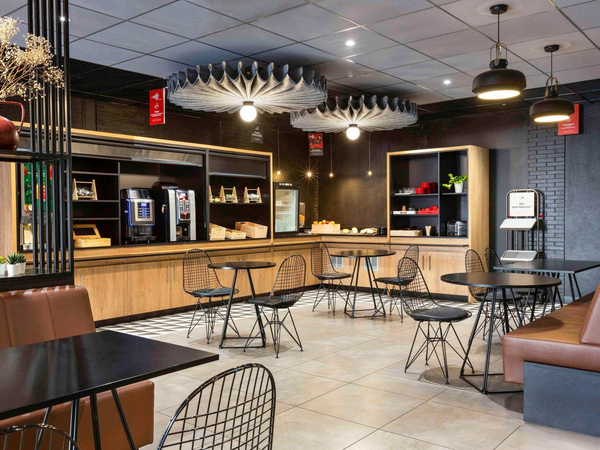 Hotel Ibis Marseille Centre Prefecture Esterno foto