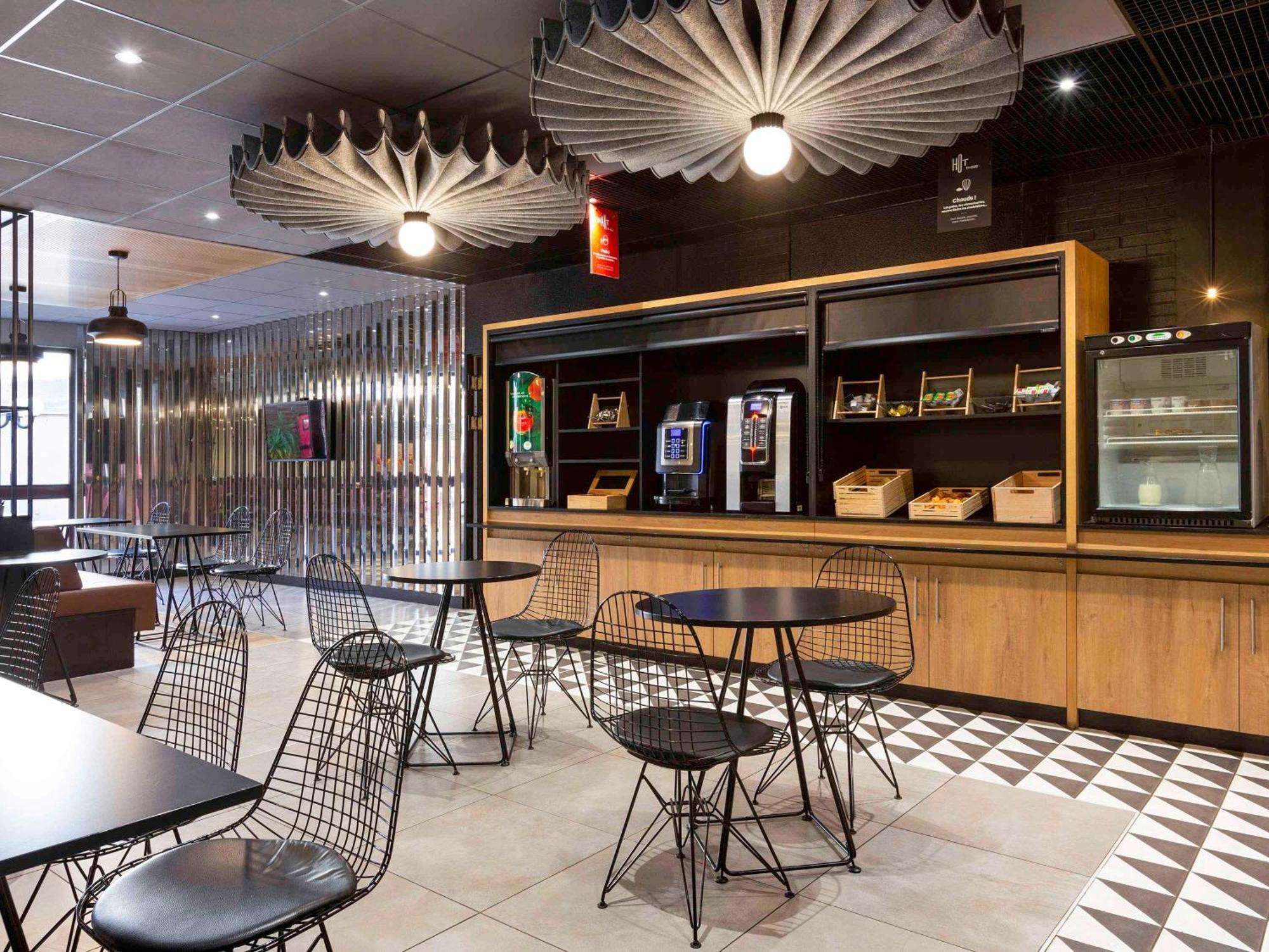 Hotel Ibis Marseille Centre Prefecture Esterno foto