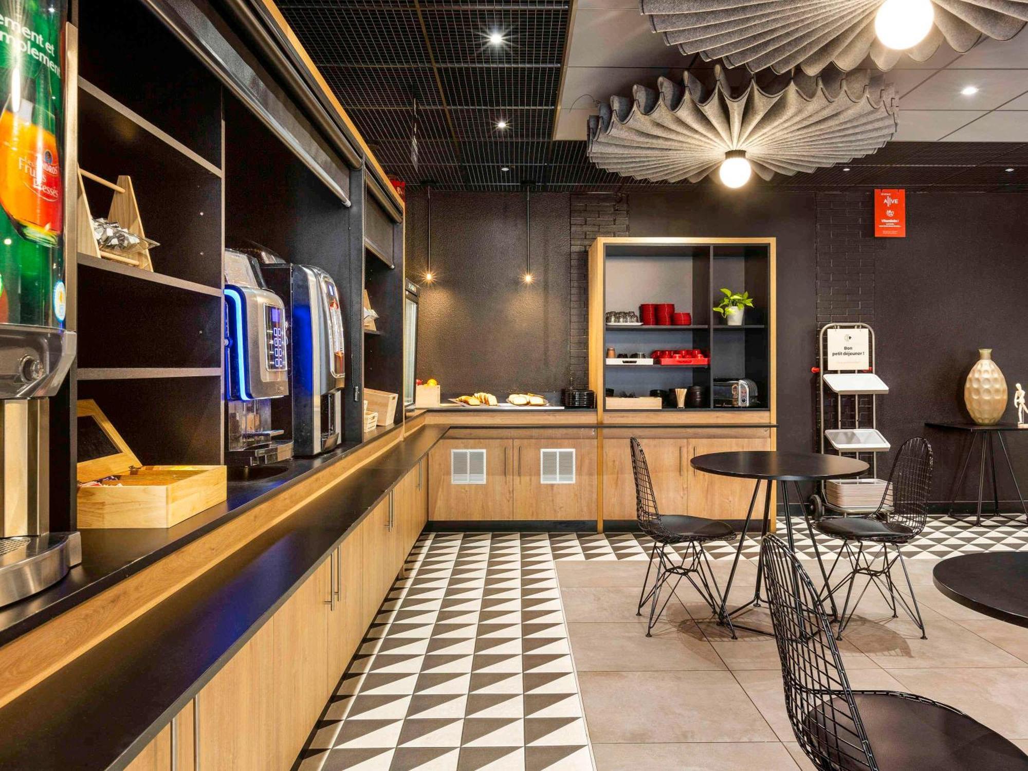 Hotel Ibis Marseille Centre Prefecture Esterno foto