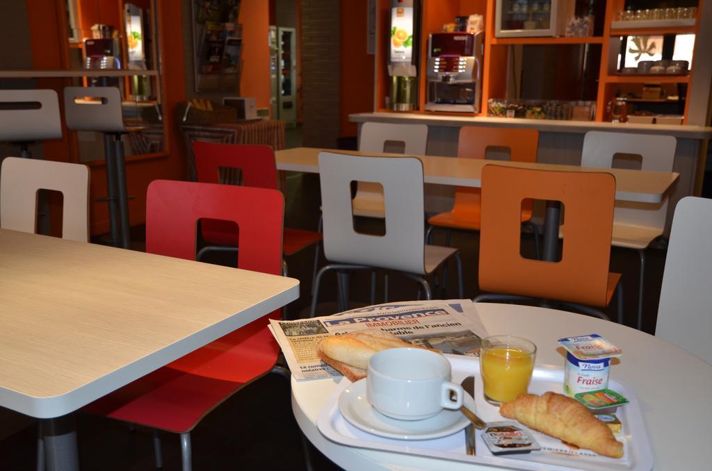 Hotel Ibis Marseille Centre Prefecture Esterno foto